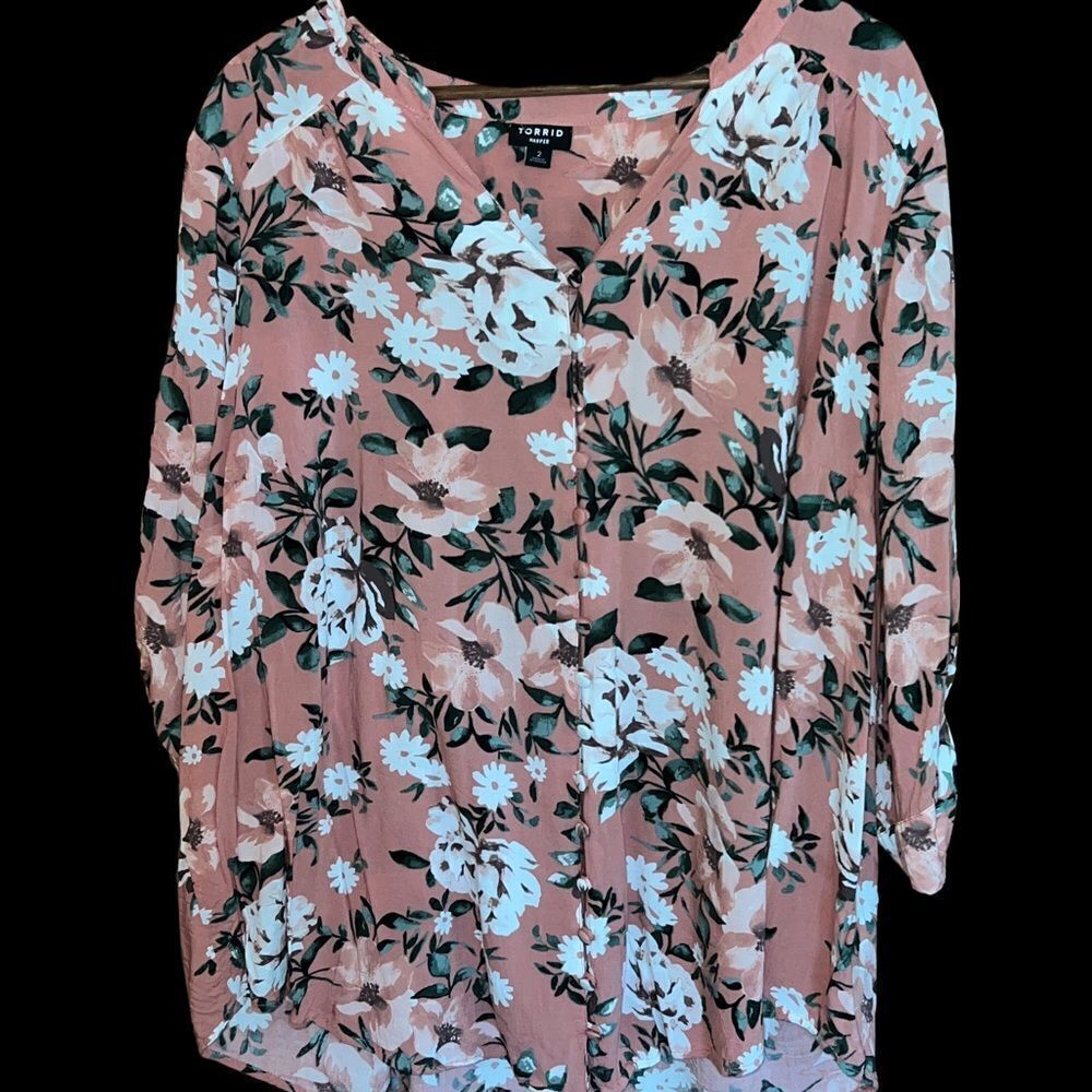 Torrid salmon pink and floral l 3/4 length sleeve v-neck‎ tunic blouse size 2X